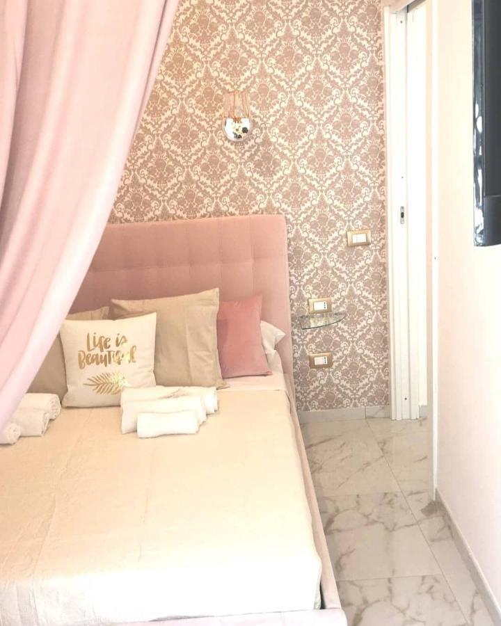 Domus Luigi Leone Bed and Breakfast Napels Buitenkant foto