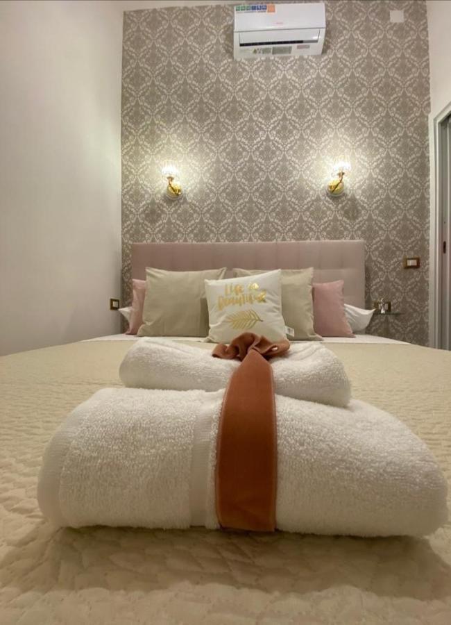 Domus Luigi Leone Bed and Breakfast Napels Buitenkant foto