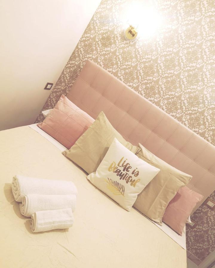Domus Luigi Leone Bed and Breakfast Napels Buitenkant foto