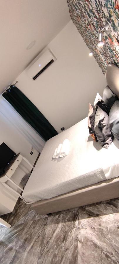 Domus Luigi Leone Bed and Breakfast Napels Buitenkant foto