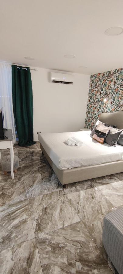 Domus Luigi Leone Bed and Breakfast Napels Buitenkant foto