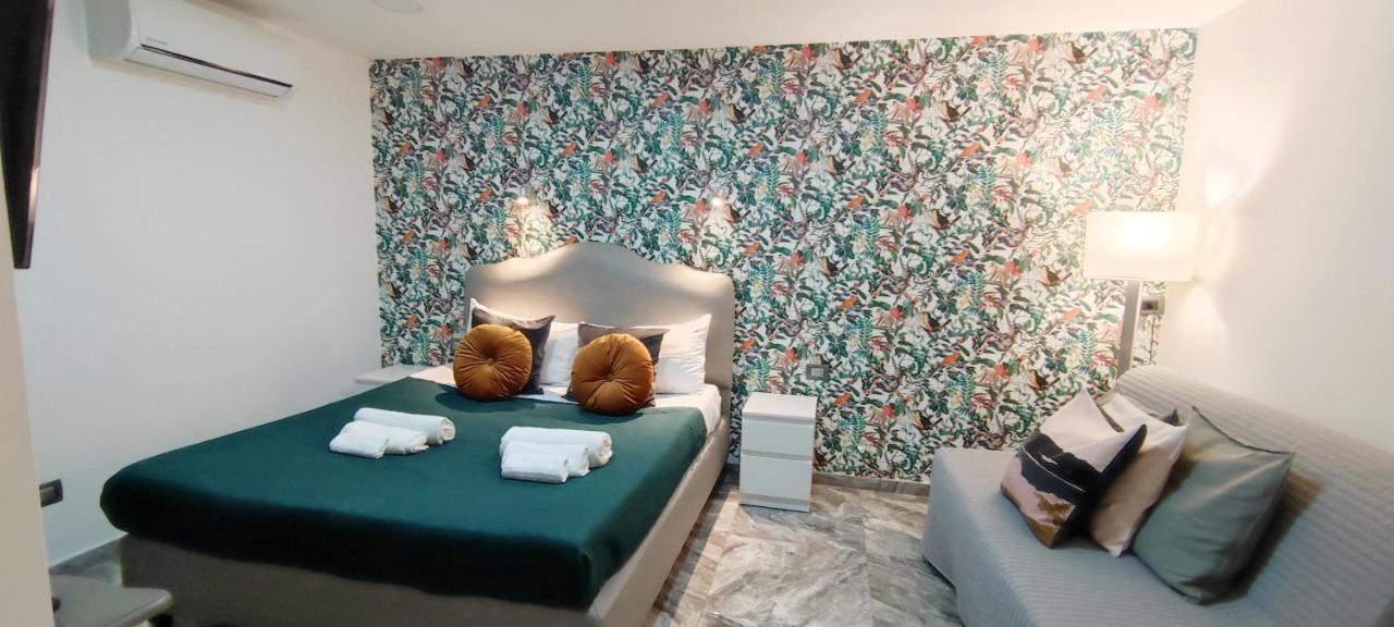 Domus Luigi Leone Bed and Breakfast Napels Buitenkant foto