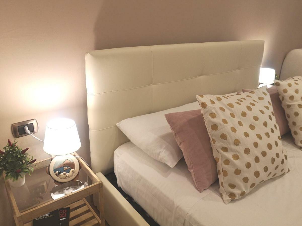 Domus Luigi Leone Bed and Breakfast Napels Buitenkant foto