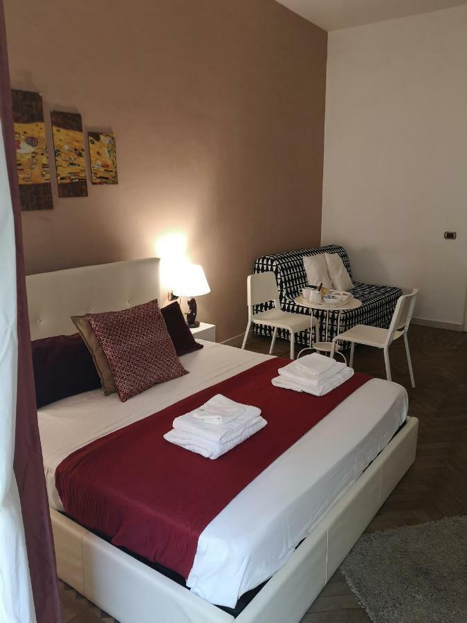 Domus Luigi Leone Bed and Breakfast Napels Buitenkant foto
