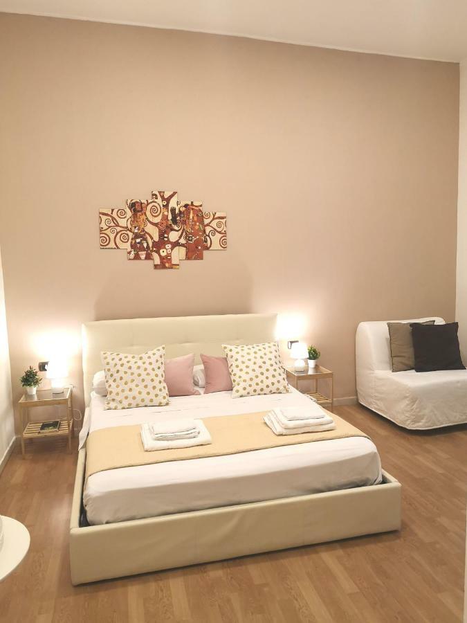 Domus Luigi Leone Bed and Breakfast Napels Buitenkant foto