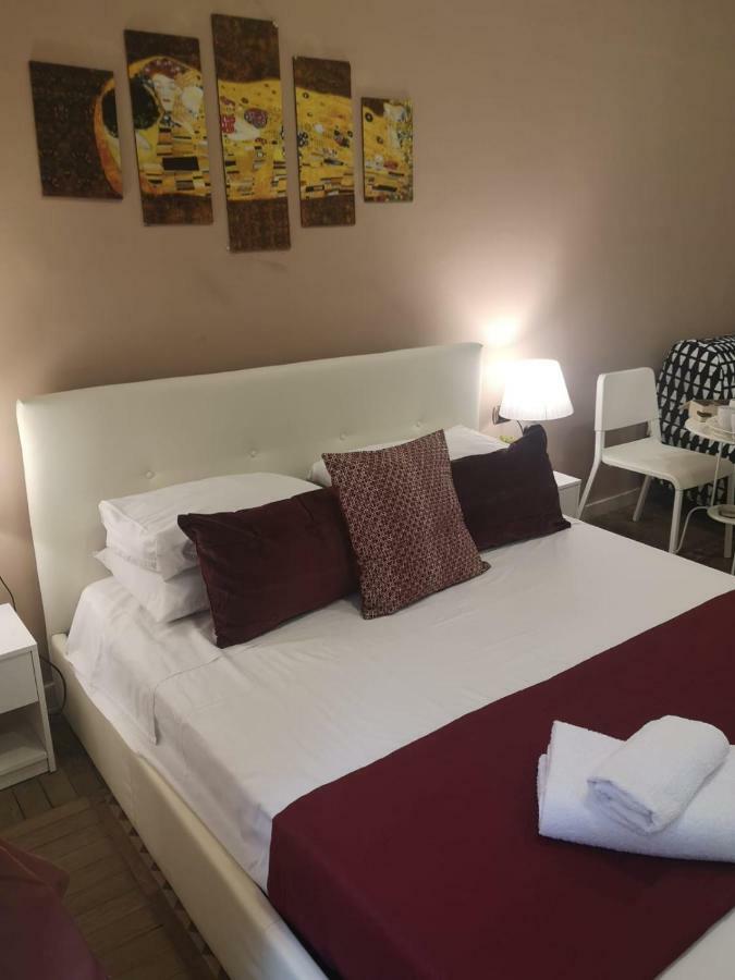 Domus Luigi Leone Bed and Breakfast Napels Buitenkant foto