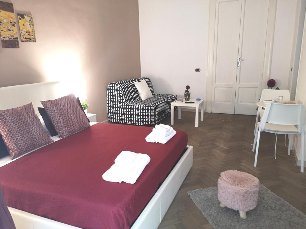 Domus Luigi Leone Bed and Breakfast Napels Buitenkant foto