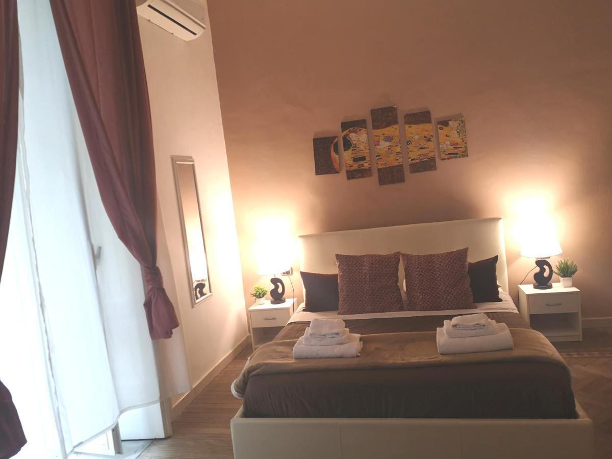 Domus Luigi Leone Bed and Breakfast Napels Buitenkant foto