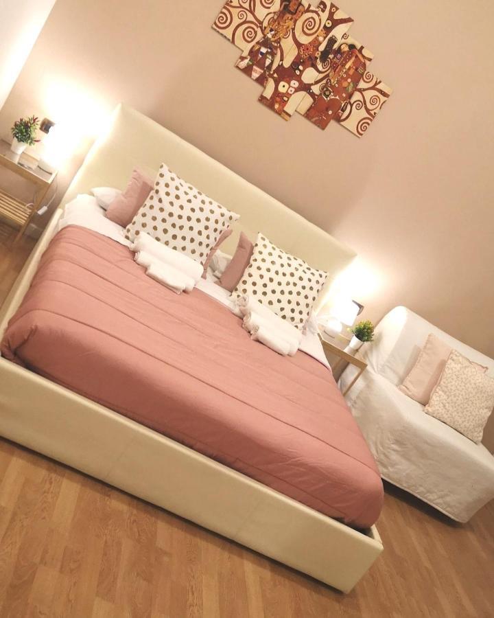 Domus Luigi Leone Bed and Breakfast Napels Buitenkant foto