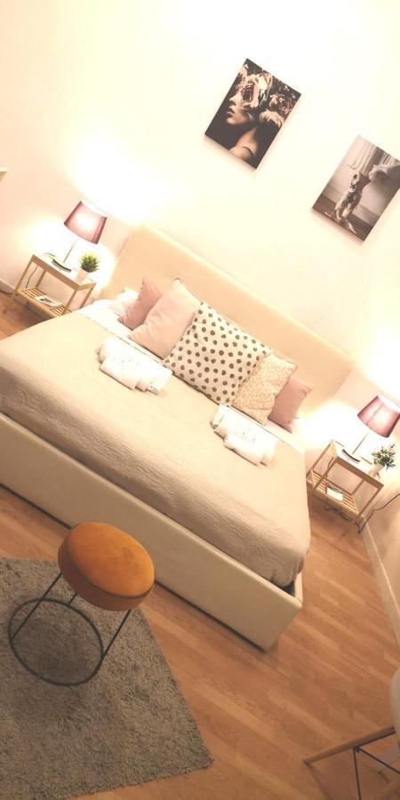 Domus Luigi Leone Bed and Breakfast Napels Buitenkant foto